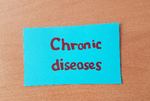 Klebezettel mit der Aufschrift "Chronic diseases"